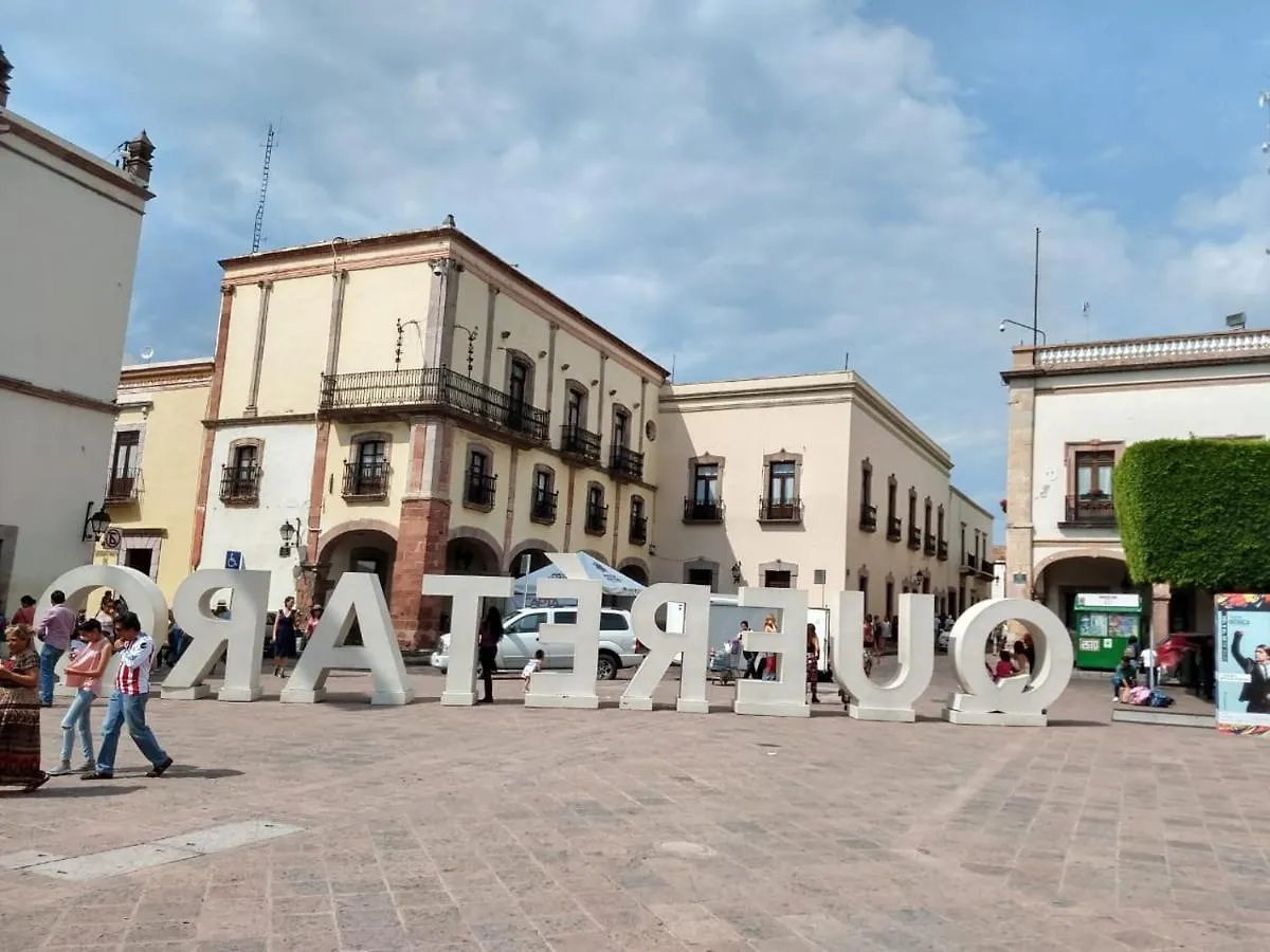 Hotel Cuauhtemoc Queretaro 2*,